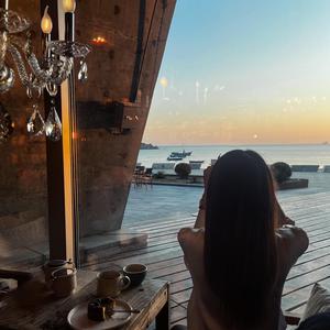 艾莉被❌❌爆乳无尽
